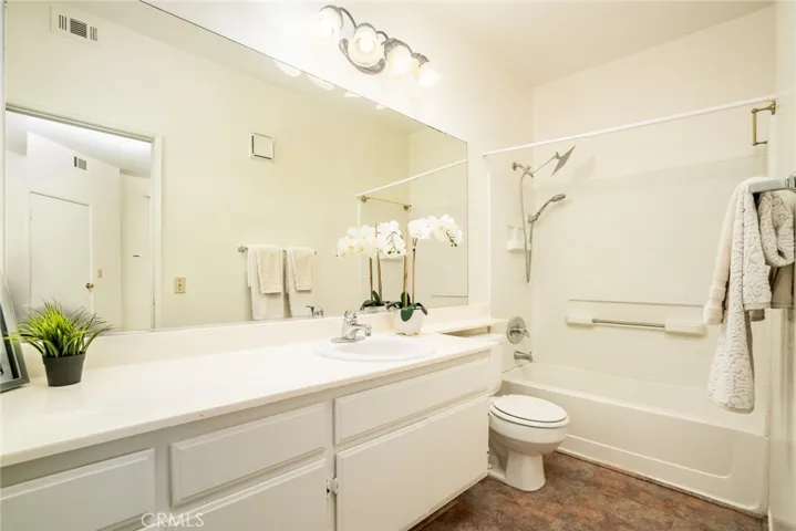640 W 4th 315, Long Beach, California 90802