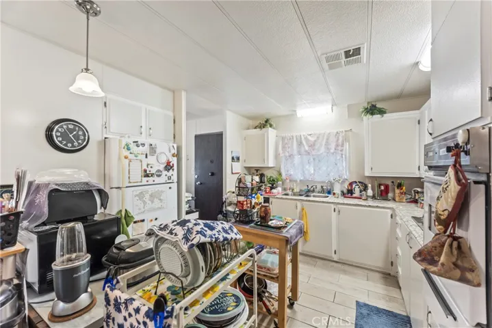 Kitchen Has Plenty Gas Stove/Cooktop