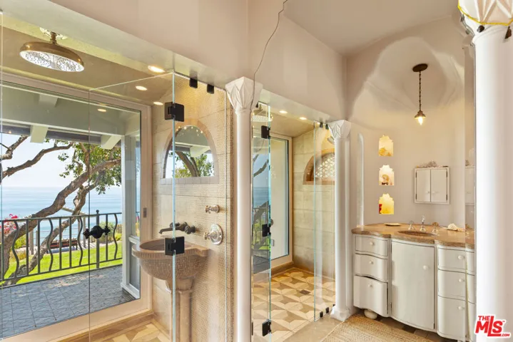 28980 Cliffside Drive, Malibu, California 90265