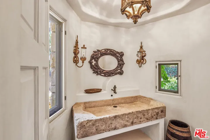 28980 Cliffside Drive, Malibu, California 90265