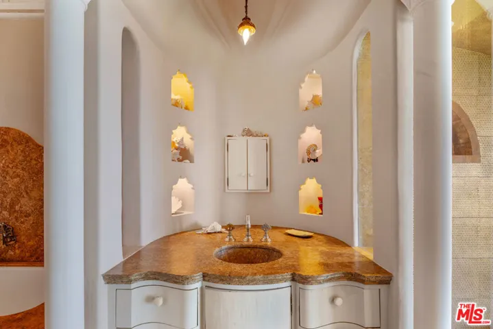 28980 Cliffside Drive, Malibu, California 90265