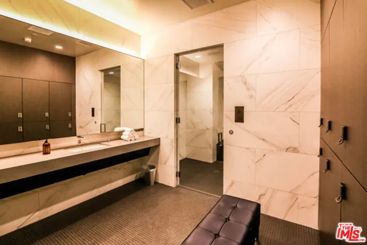 889 Francisco Street 2701, Los Angeles, California 90017