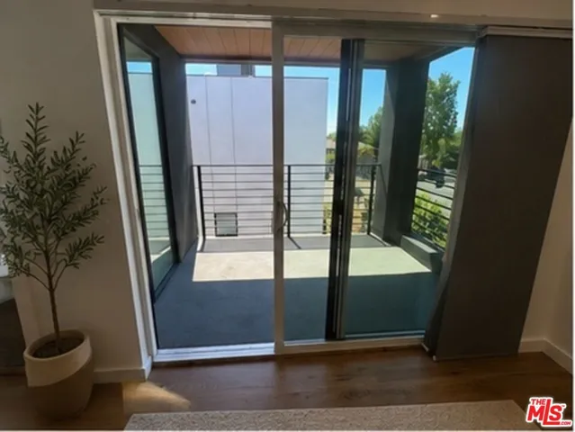 5638 Woodman Avenue, Sherman Oaks, California 91401