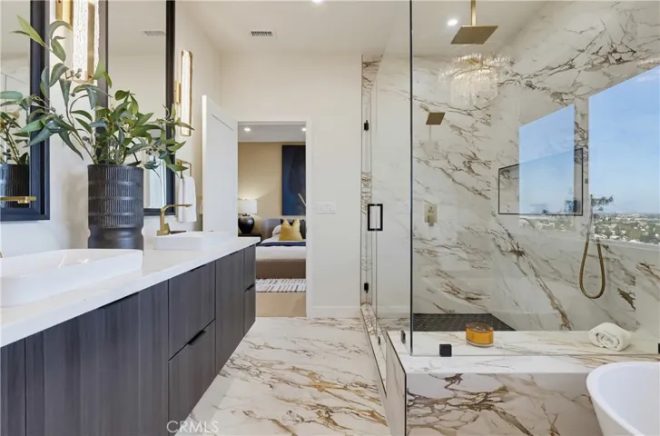 Primary suite/bathroom with view