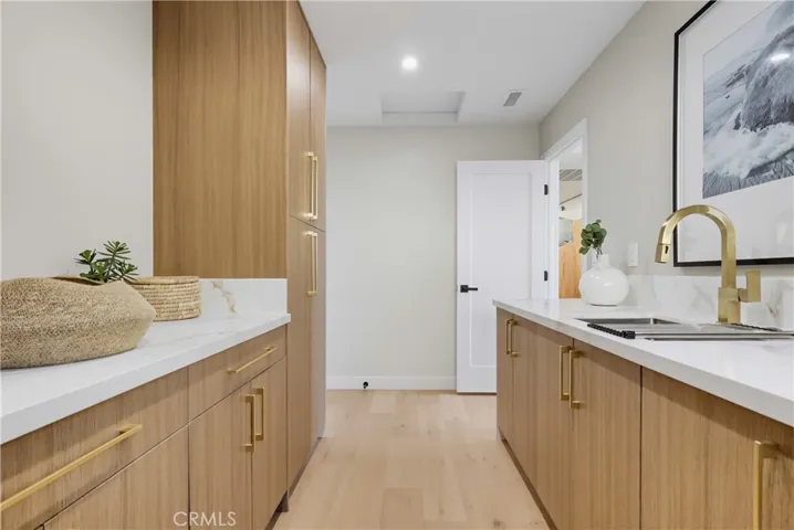 Butler's pantry & laundry room