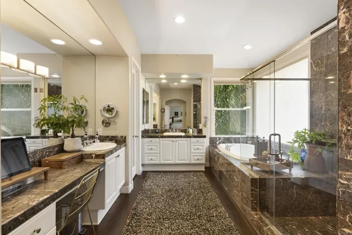 6805 Farms View, San Diego, California 92067