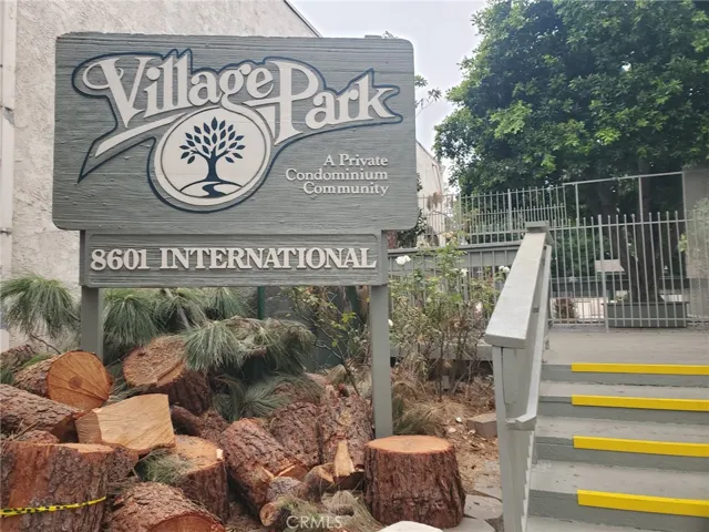 8601 International 166, Canoga Park, California 91304