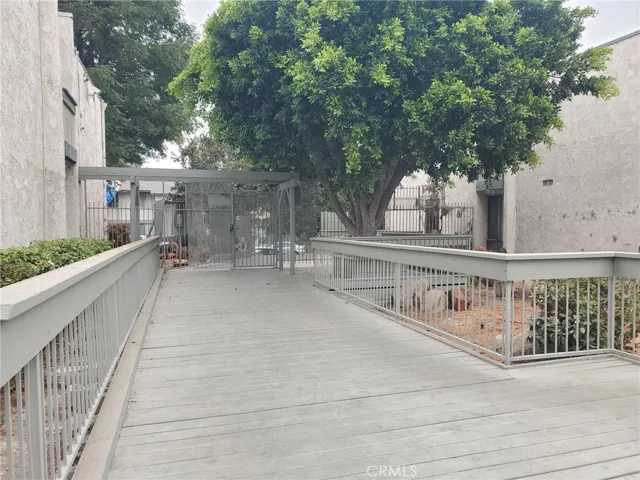 8601 International 166, Canoga Park, California 91304