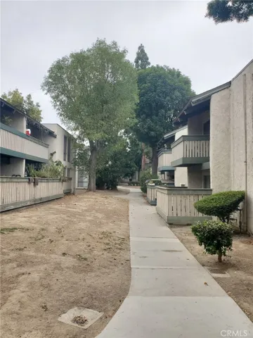 8601 International 166, Canoga Park, California 91304