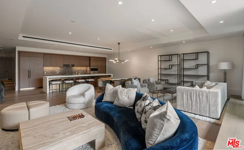 8420 W Sunset Boulevard 405, West Hollywood, California 90069