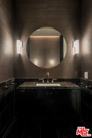 8420 W Sunset Boulevard 405, West Hollywood, California 90069