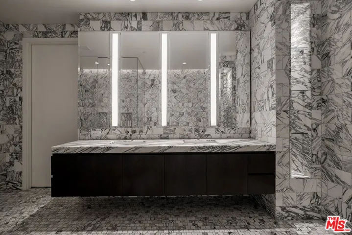 8420 W Sunset Boulevard 405, West Hollywood, California 90069
