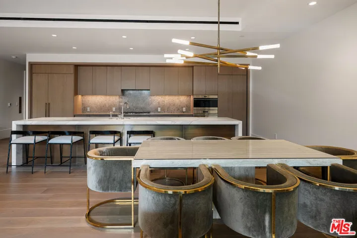 8420 W Sunset Boulevard 405, West Hollywood, California 90069