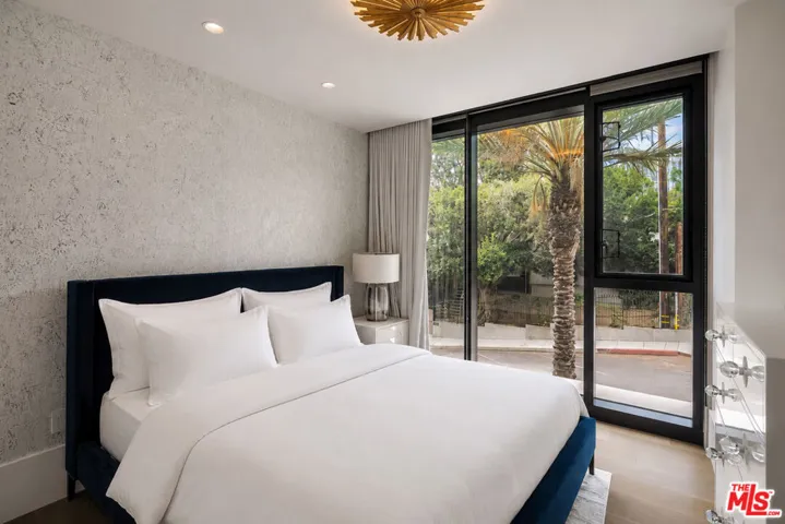 8420 W Sunset Boulevard 405, West Hollywood, California 90069