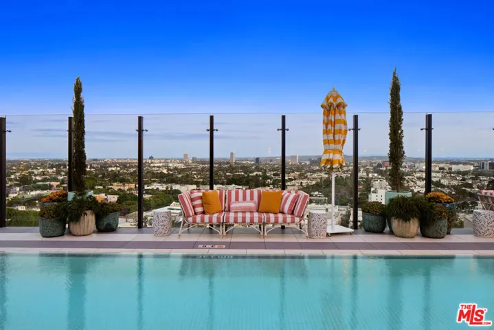 8420 W Sunset Boulevard 405, West Hollywood, California 90069