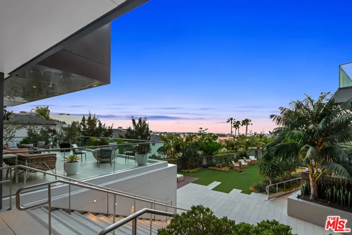 8420 W Sunset Boulevard 405, West Hollywood, California 90069