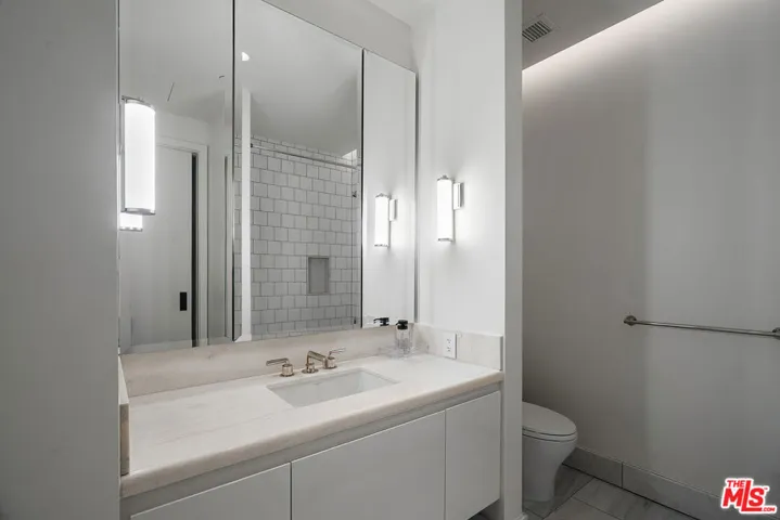 8420 W Sunset Boulevard 405, West Hollywood, California 90069