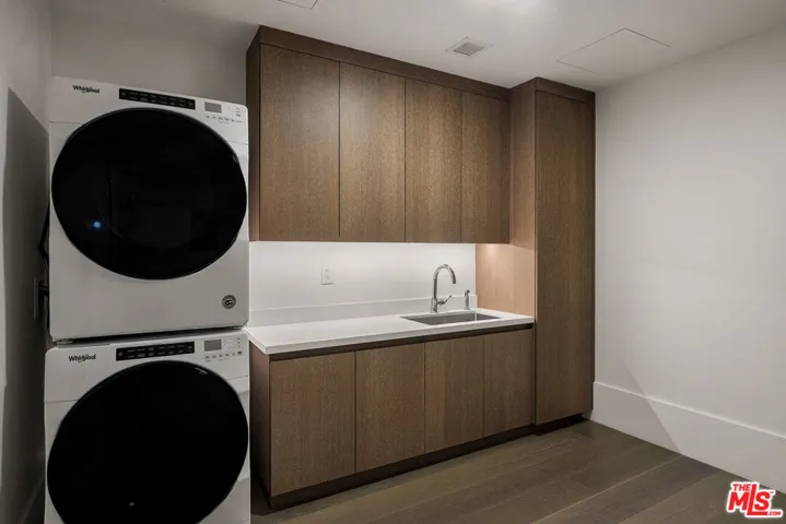 8420 W Sunset Boulevard 405, West Hollywood, California 90069