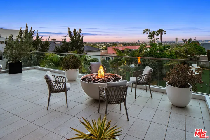 8420 W Sunset Boulevard 405, West Hollywood, California 90069