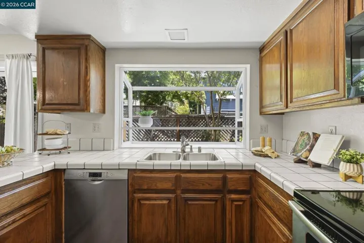 16 Josefa Pl, Moraga, California 94556