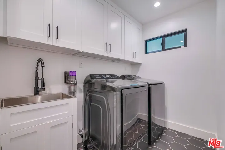 5715 Corteen Place, Valley Village, California 91607