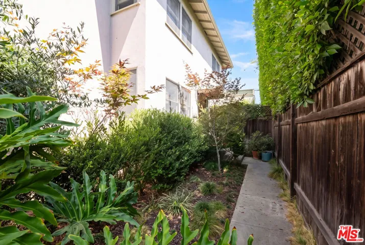 8921 1/2 Rangely Avenue, West Hollywood, California 90048