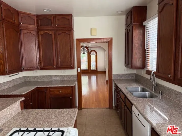 830 S Detroit Street, Los Angeles, California 90036