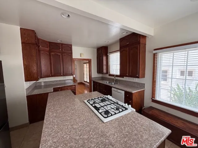 830 S Detroit Street, Los Angeles, California 90036