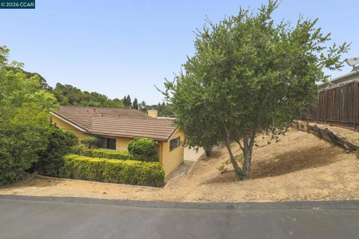 5218 Camino Alta Mira, Castro Valley, California 94546-1526