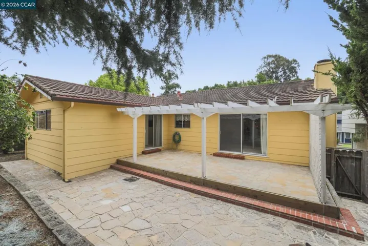 5218 Camino Alta Mira, Castro Valley, California 94546-1526