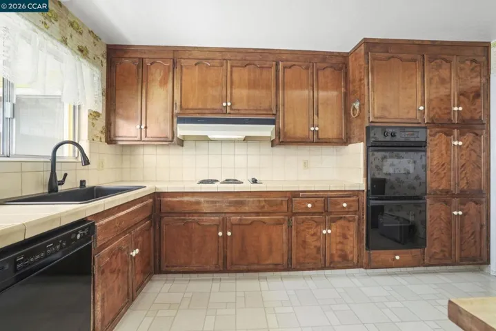 5218 Camino Alta Mira, Castro Valley, California 94546-1526
