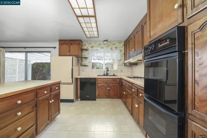 5218 Camino Alta Mira, Castro Valley, California 94546-1526