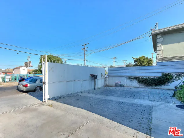 11031 S Burin Avenue, Inglewood, California 90304