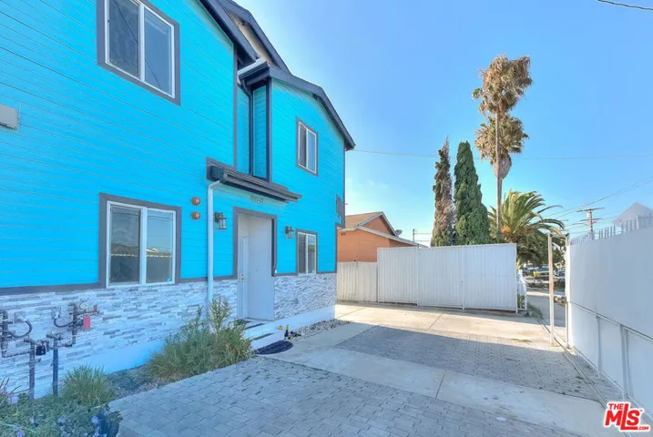 11031 S Burin Avenue, Inglewood, California 90304