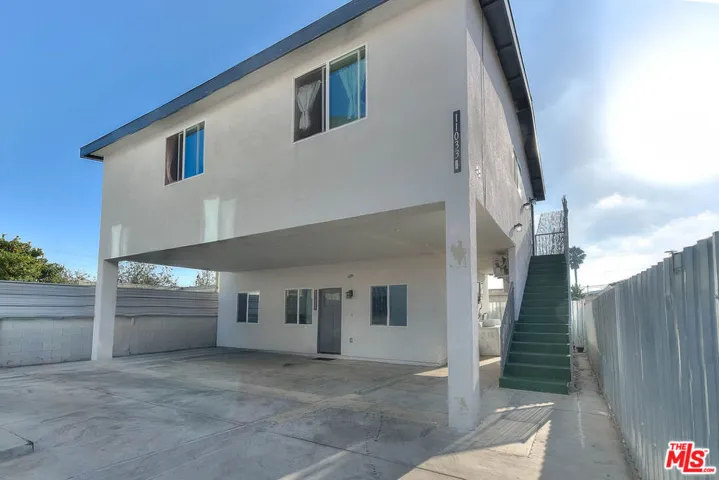 11031 S Burin Avenue, Inglewood, California 90304