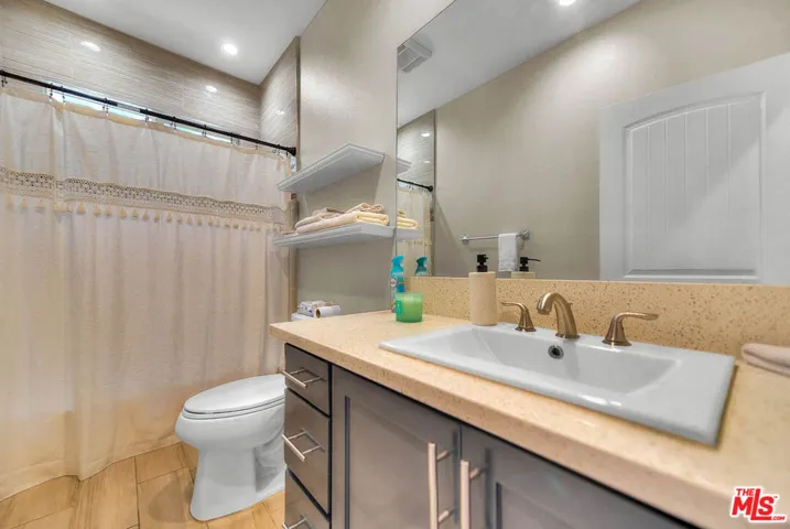 11031 S Burin Avenue, Inglewood, California 90304