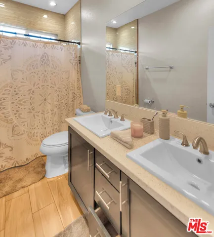 11031 S Burin Avenue, Inglewood, California 90304