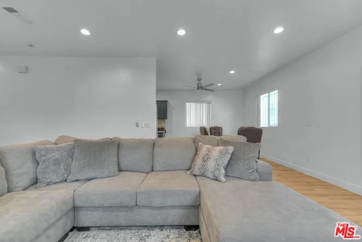 11031 S Burin Avenue, Inglewood, California 90304
