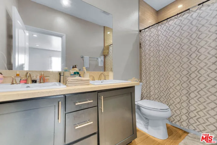 11031 S Burin Avenue, Inglewood, California 90304