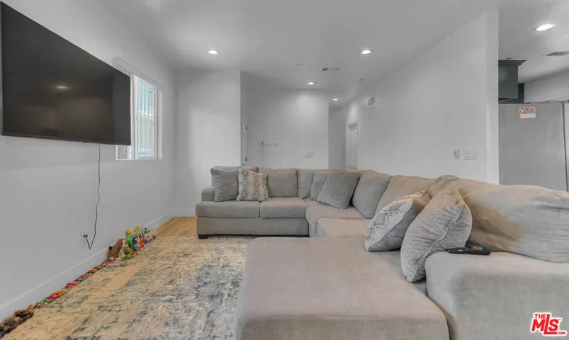 11031 S Burin Avenue, Inglewood, California 90304