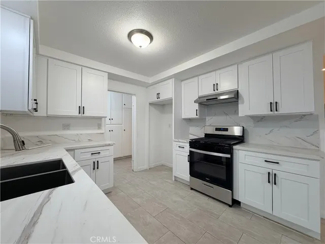 701 E 21st Street, Santa Ana, California 92706
