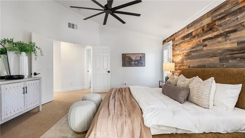 24030 Via Vizcaya, Valencia, California 91354