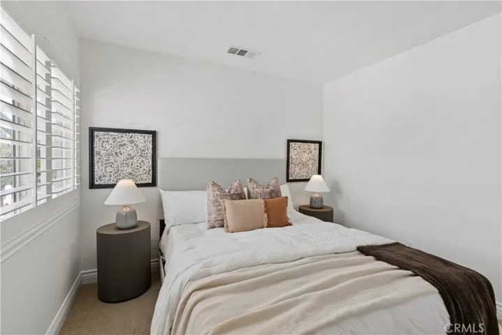 24030 Via Vizcaya, Valencia, California 91354