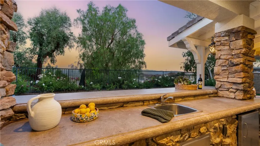 24030 Via Vizcaya, Valencia, California 91354