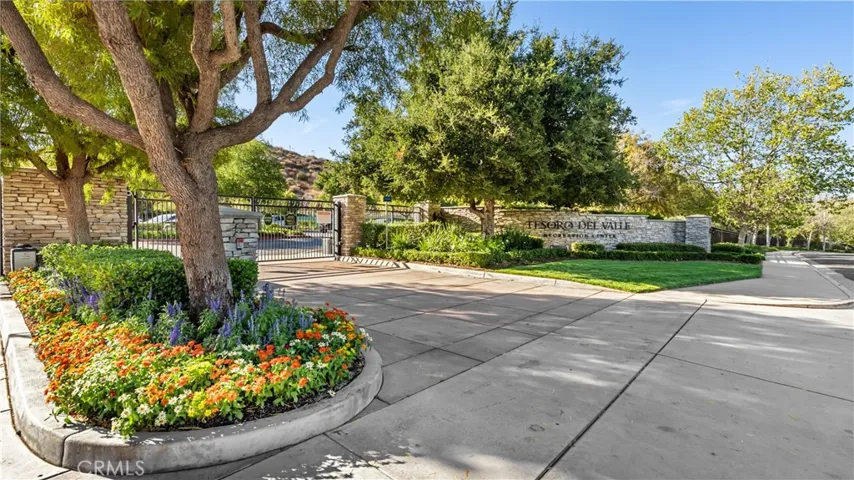 24030 Via Vizcaya, Valencia, California 91354