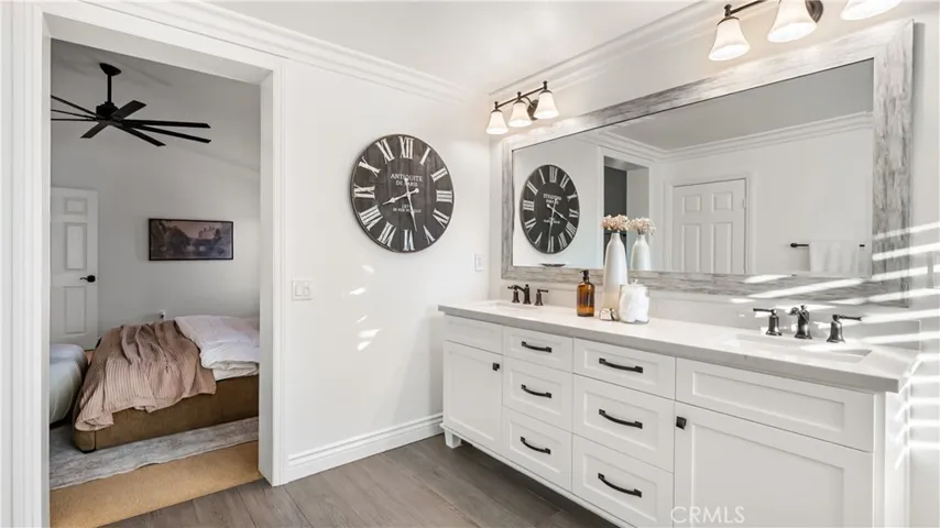 24030 Via Vizcaya, Valencia, California 91354