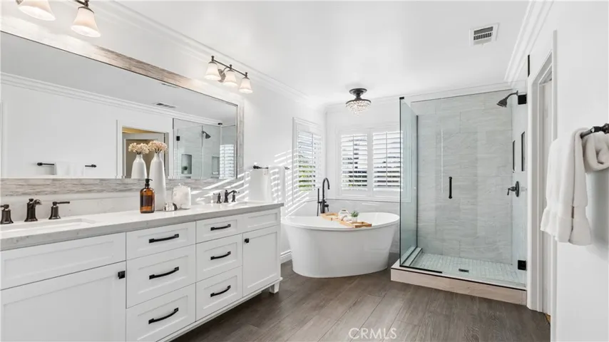 24030 Via Vizcaya, Valencia, California 91354