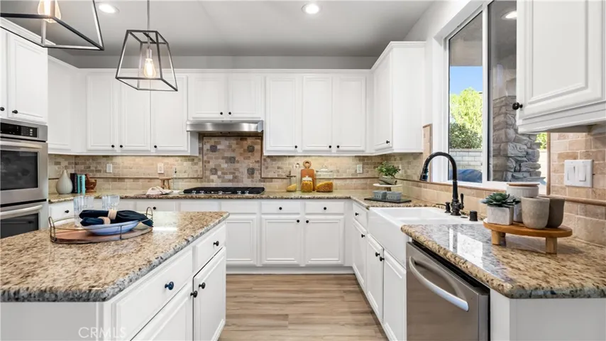 24030 Via Vizcaya, Valencia, California 91354