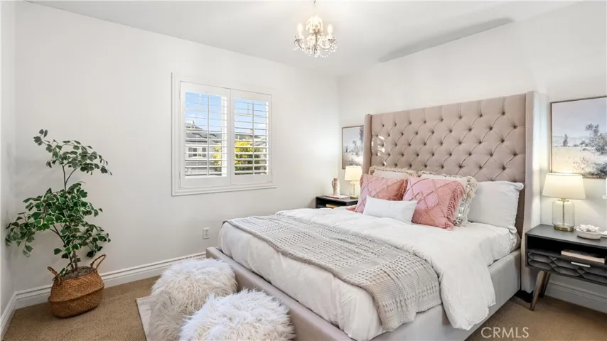 24030 Via Vizcaya, Valencia, California 91354
