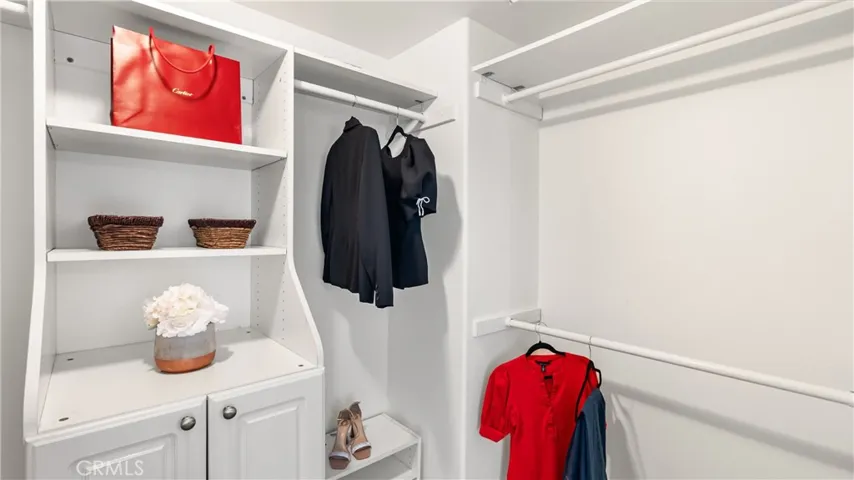 24030 Via Vizcaya, Valencia, California 91354